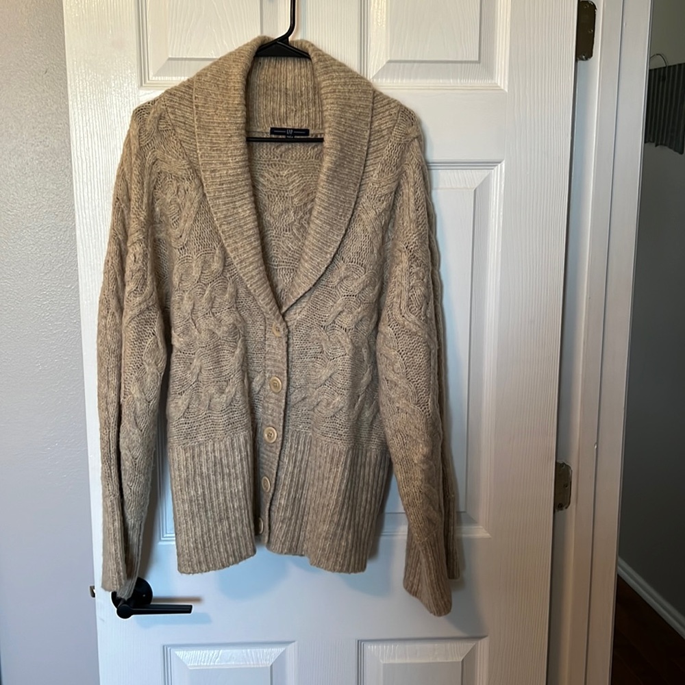 Gap sweater